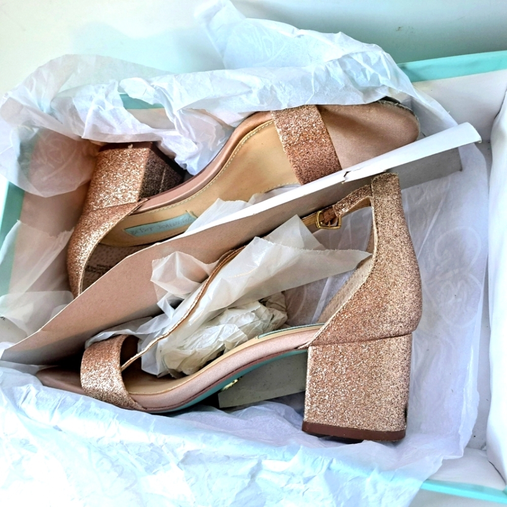 ☀️Betsey Johnson Mari Sandal  -  Color Champaign  - Sz 7.5